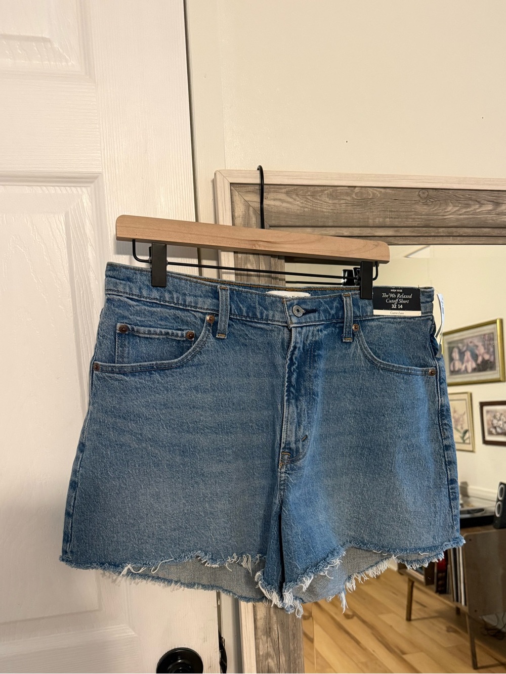 Abercrombie and Fitch The 90’s Relaxed Cut Off Short
